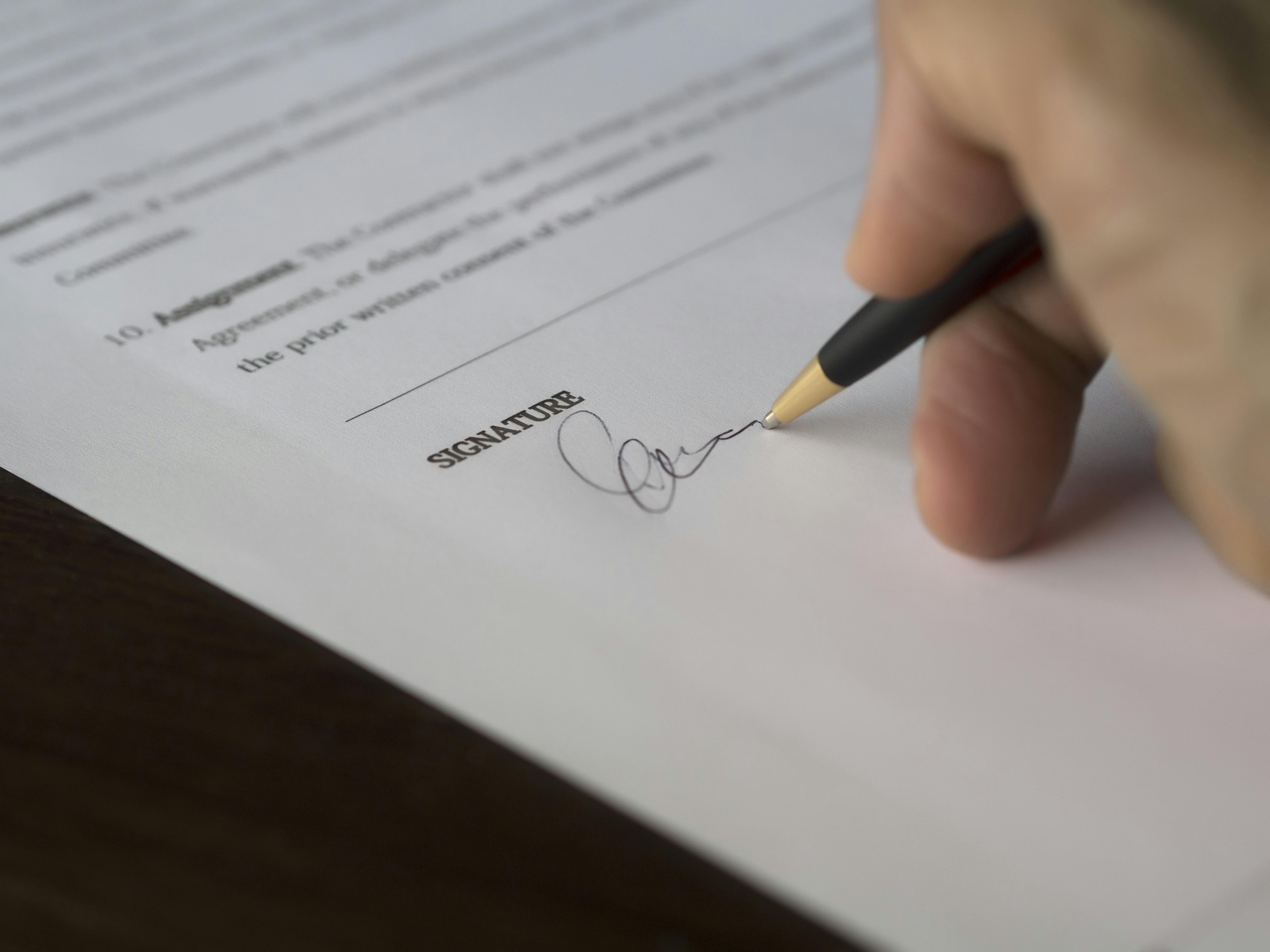 Illustration de contrats commerciaux
